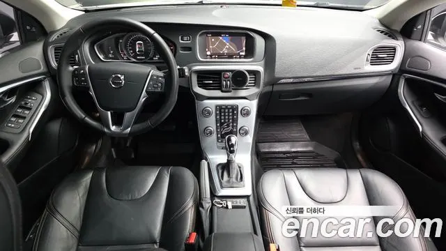 VOLVO V40 CROSS COUNTRY 2019 — 65 021 км, белый, Корея — под ключ — фото 7
