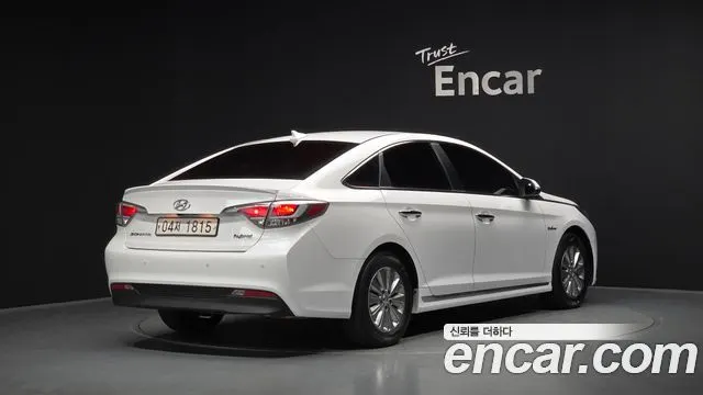 HYUNDAI SONATA HYBRID 2017 — 78 025 км, белый, Корея — под ключ — фото 1