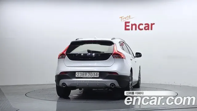 VOLVO V40 CROSS COUNTRY 2019 — 211 949 км, белый, Корея — под ключ — фото 4