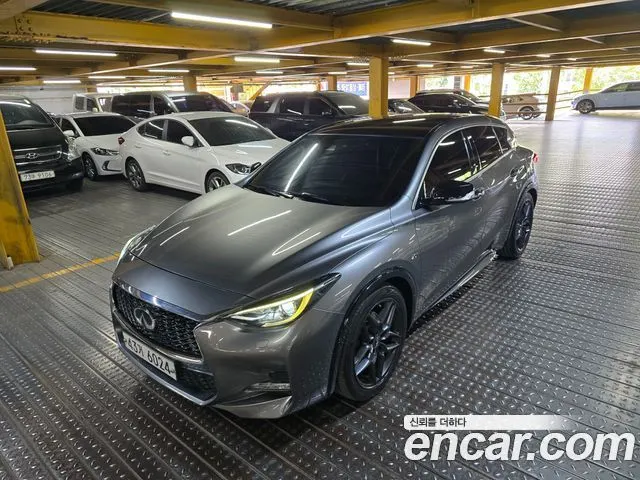 INFINITI Q30 2017