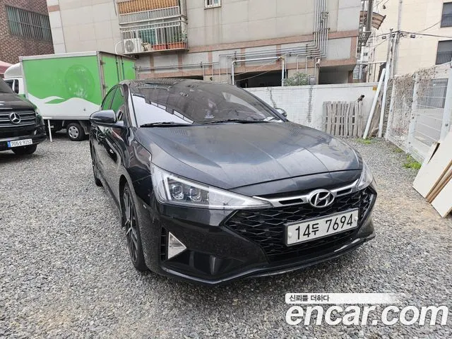 HYUNDAI AVANTE 2019 — 180 000 км, чёрный, Корея — под ключ — фото 1