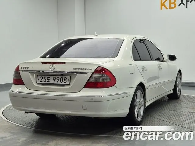 MERCEDES-BENZ E-CLASS W211 2007 — 146 000 км, белый, Корея — под ключ — фото 3