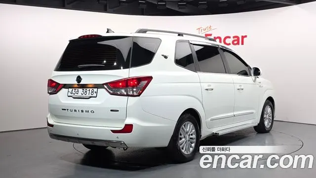 KGM KORANDO TURISMO 2017 — 207 729 км, белый, Корея — под ключ — фото 2