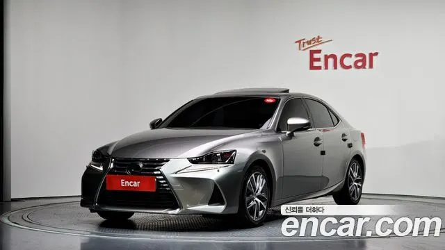 LEXUS IS300 2019 — 97 818 км, светло-золотистый, Корея — под ключ — фото 1