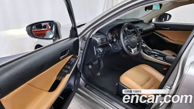 LEXUS IS300 2019 — 97 818 км, светло-золотистый, Корея — под ключ — фото 10