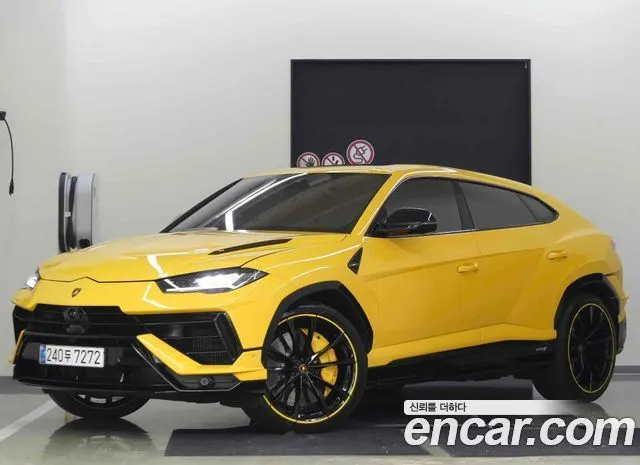 LAMBORGHINI URUS 2024
