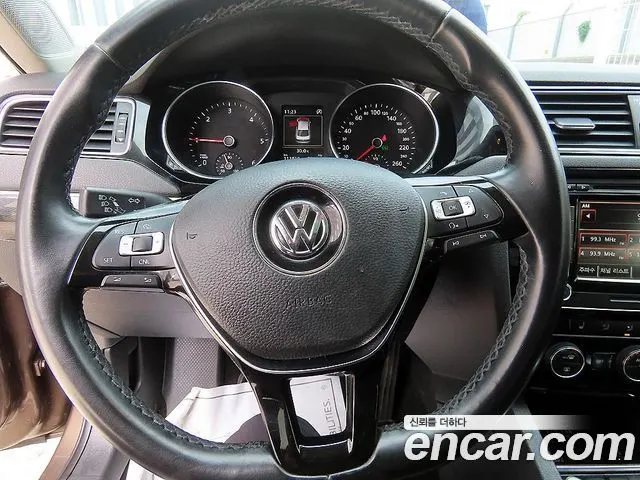 VOLKSWAGEN JETTA 2015 — 111 788 км, коричневый, Корея — под ключ — фото 8