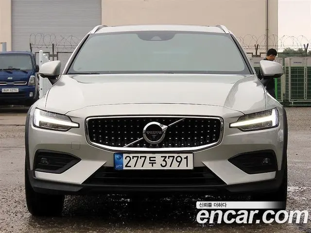 VOLVO V60 CROSS COUNTRY 2022