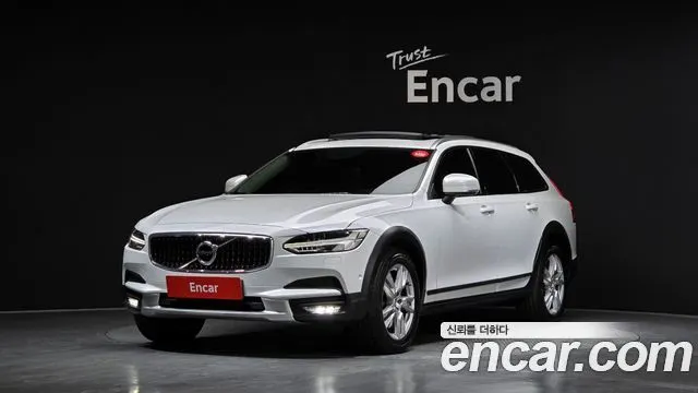VOLVO V90 CROSS COUNTRY 2017 — 206 588 км, белый, Корея — под ключ — фото 1
