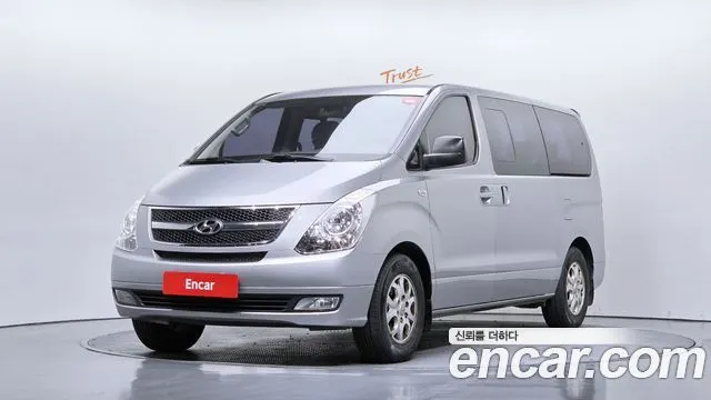 HYUNDAI GRAND STAREX 2015 — 135 839 км, серебристо-серый, Корея — под ключ — фото 1