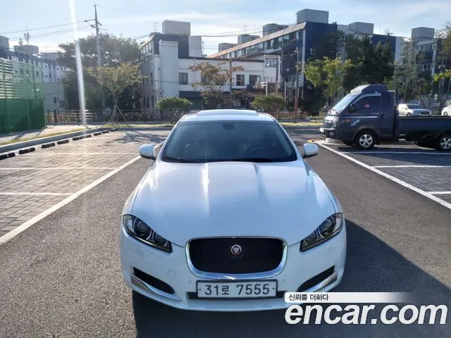 JAGUAR NEW XF 2013