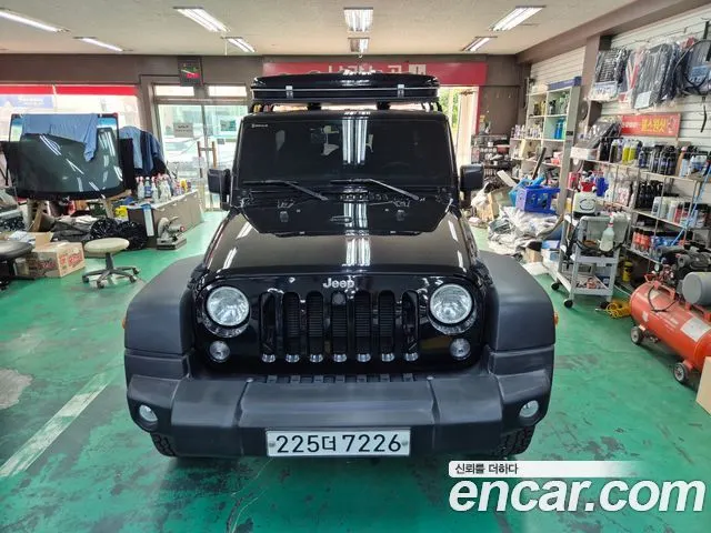 JEEP WRANGLER 2017 — 79 300 км, чёрный, Корея — под ключ — фото 1