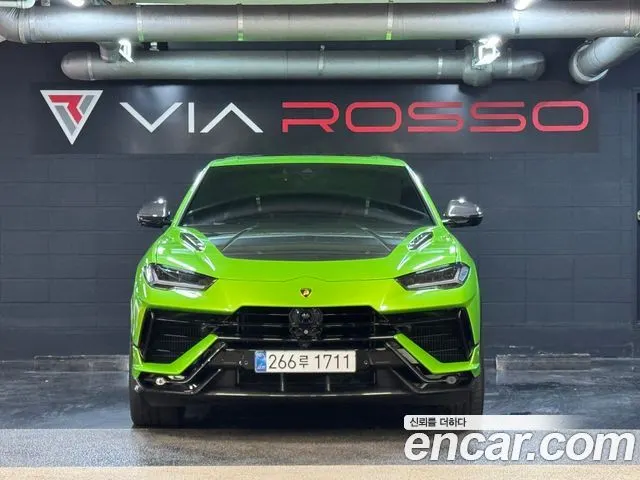 LAMBORGHINI URUS 2024