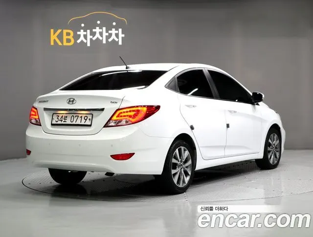 HYUNDAI ACCENT 2016 — 52 009 км, Корея — под ключ — фото 3