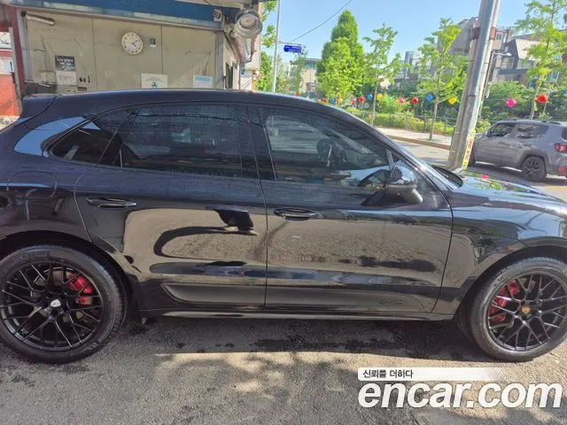 PORSCHE MACAN 2018 — 37 900 км, чёрный, Корея — под ключ — фото 1
