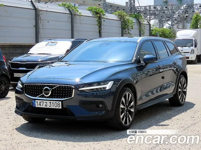 VOLVO V60 CROSS COUNTRY 2023 — 32 592 км, синий, Корея — под ключ — фото 2