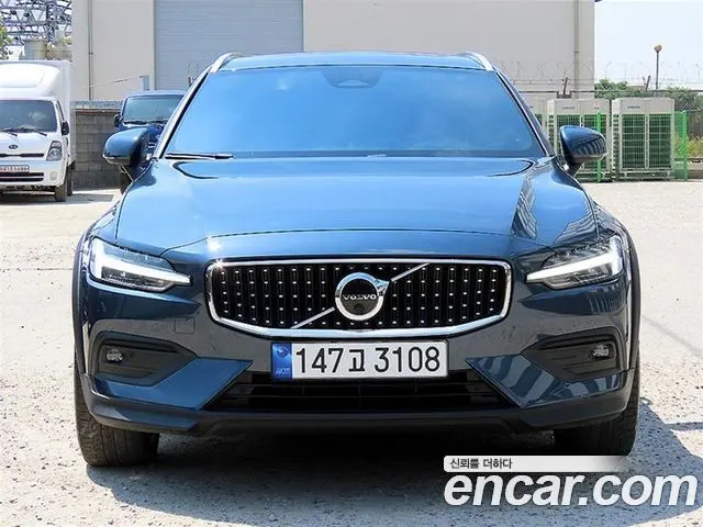 VOLVO V60 CROSS COUNTRY 2023 — 32 592 км, синий, Корея — под ключ — фото 12