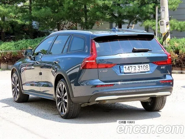 VOLVO V60 CROSS COUNTRY 2023 — 32 592 км, синий, Корея — под ключ — фото 3