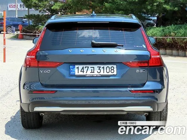 VOLVO V60 CROSS COUNTRY 2023 — 32 592 км, синий, Корея — под ключ — фото 4