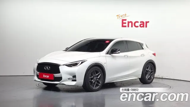 INFINITI Q30 2017