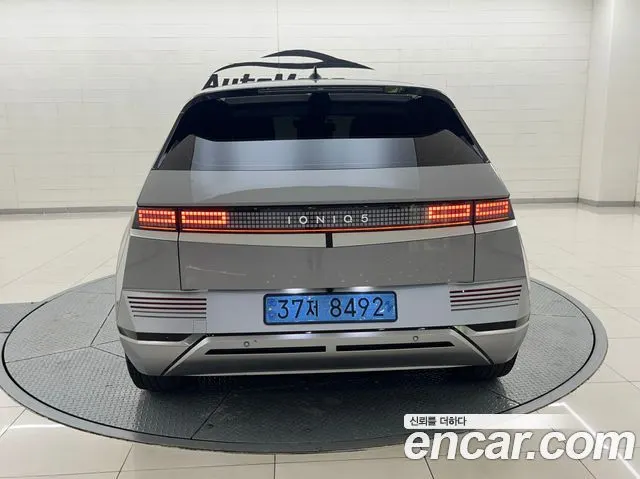 HYUNDAI IONIQ 5 2022 — 37 279 км, серебристо-серый, Корея — под ключ — фото 3