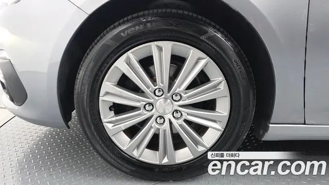 PEUGEOT 308SW 2018 — 66 548 км, серебристо-серый, Корея — под ключ — фото 5