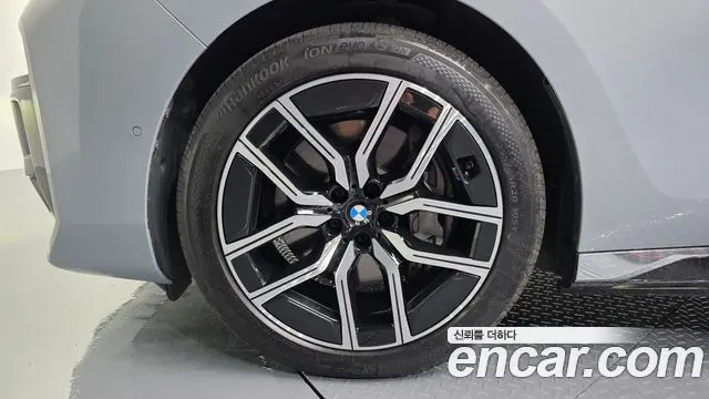BMW I7 2023 — 20 555 км, серебристо-серый, Корея — под ключ — фото 5