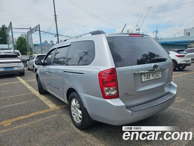 KIA GRAND CARNIVAL 2010 — 97 694 км, серебристый, Корея — под ключ — фото 4