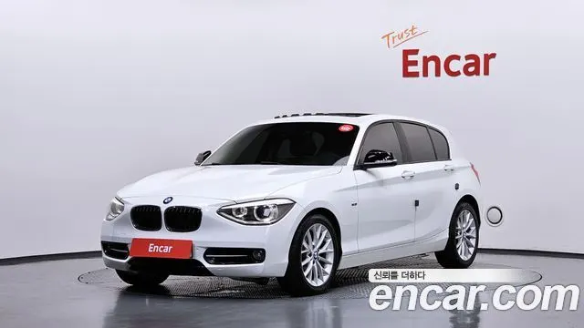 BMW 1 SERIES 2015 — 114 155 км, белый, Корея — под ключ — фото 1