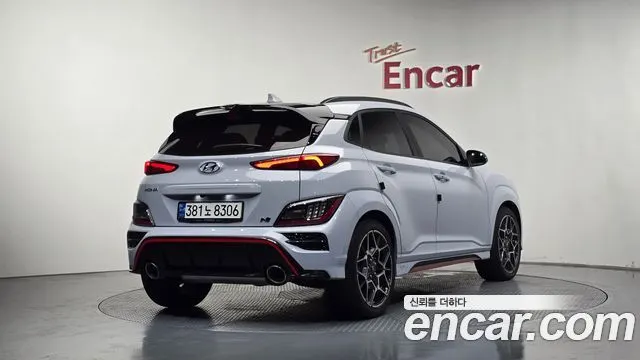 HYUNDAI KONA 2023 — 25 560 км, светло-серебристый, Корея — под ключ — фото 2