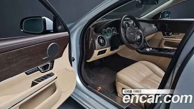 JAGUAR ALL NEW XJ 2014 — 150 352 км, серебристо-серый, Корея — под ключ — фото 11