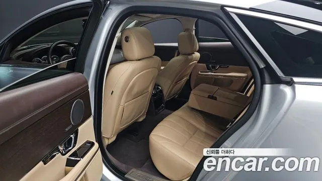 JAGUAR ALL NEW XJ 2014 — 150 352 км, серебристо-серый, Корея — под ключ — фото 12