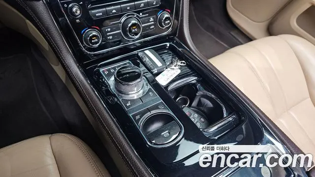 JAGUAR ALL NEW XJ 2014 — 150 352 км, серебристо-серый, Корея — под ключ — фото 9