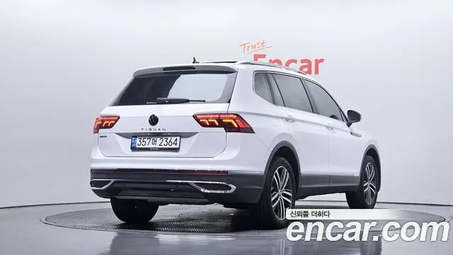 VOLKSWAGEN TIGUAN ALLSPACE 2023 — 50 920 км, белый, Корея — под ключ — фото 2