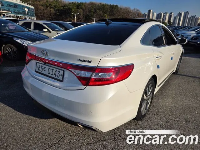 HYUNDAI GRANDEUR HYBRID 2016 — 133 017 км, белый, Корея — под ключ — фото 2
