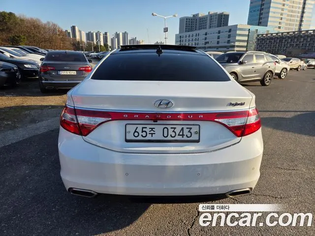 HYUNDAI GRANDEUR HYBRID 2016 — 133 017 км, белый, Корея — под ключ — фото 4