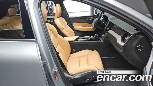 VOLVO XC60 2019 — 115 630 км, серебристо-серый, Корея — под ключ — фото 10
