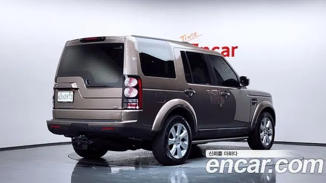LAND ROVER DISCOVERY 4 2016 — 106 121 км, светло-золотистый, Корея — под ключ — фото 2