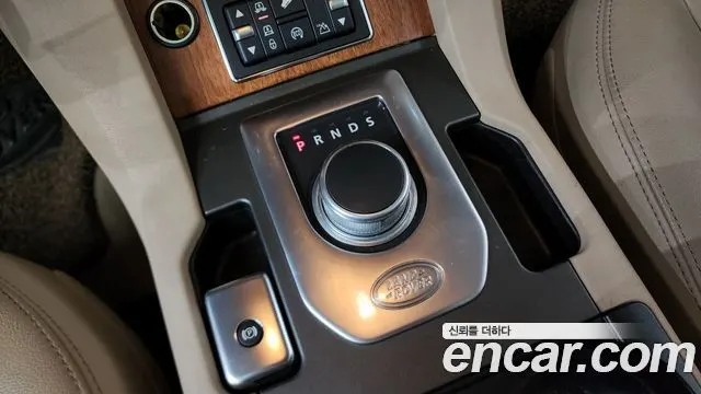 LAND ROVER DISCOVERY 4 2016 — 106 121 км, светло-золотистый, Корея — под ключ — фото 9