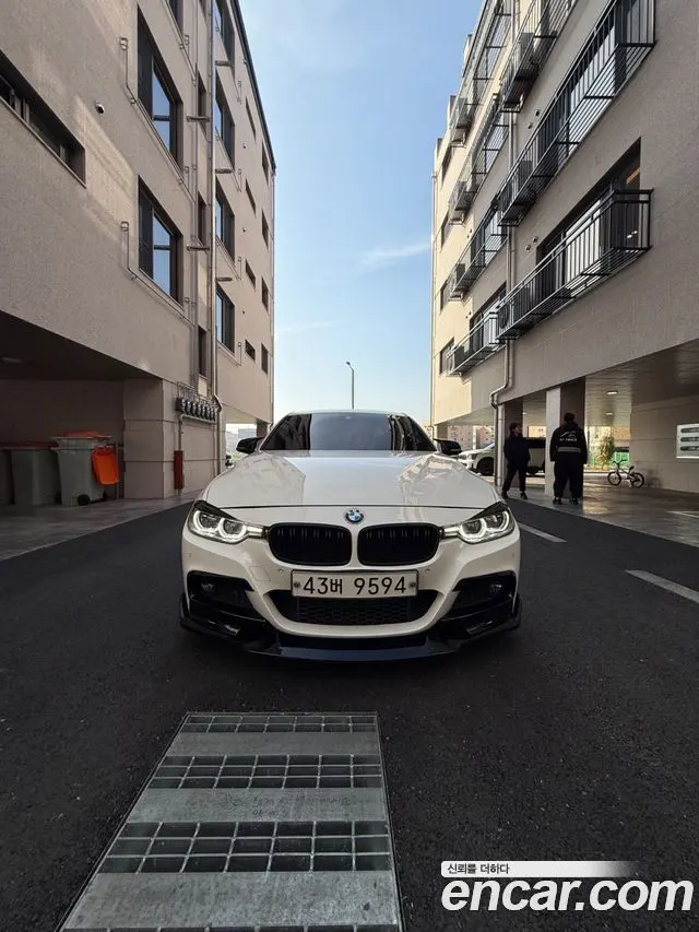 BMW 3 SERIES 2017 — 55 000 км, белый, Корея — под ключ — фото 1