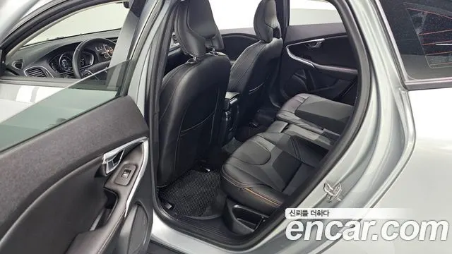 VOLVO V40 CROSS COUNTRY 2019 — 58 667 км, серебристый, Корея — под ключ — фото 11