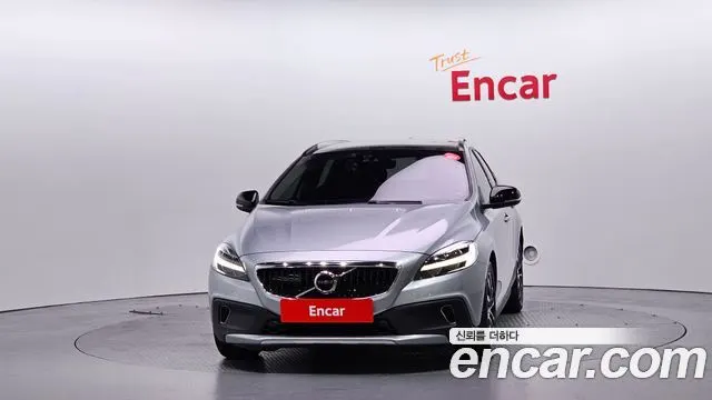 VOLVO V40 CROSS COUNTRY 2019 — 58 667 км, серебристый, Корея — под ключ — фото 3