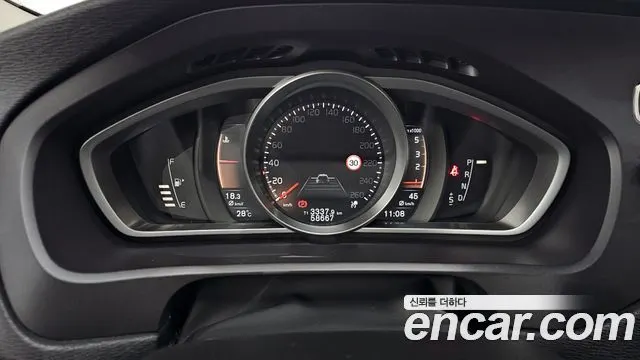 VOLVO V40 CROSS COUNTRY 2019 — 58 667 км, серебристый, Корея — под ключ — фото 8