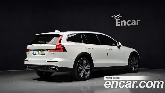 VOLVO V60 CROSS COUNTRY 2021 — 34 824 км, белый, Корея — под ключ — фото 2