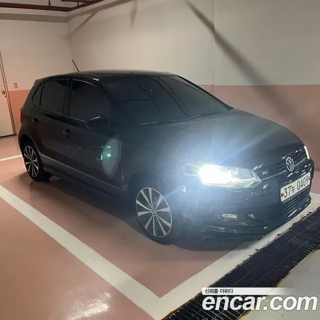 VOLKSWAGEN POLO 2016