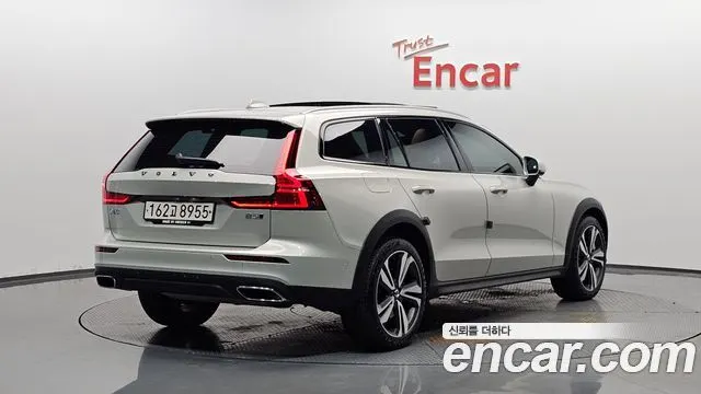 VOLVO V60 CROSS COUNTRY 2021