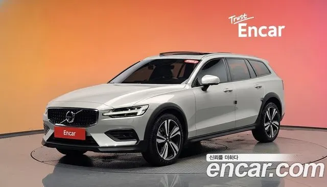 VOLVO V60 CROSS COUNTRY 2021 — 46 513 км, серебристый, Корея — под ключ — фото 2