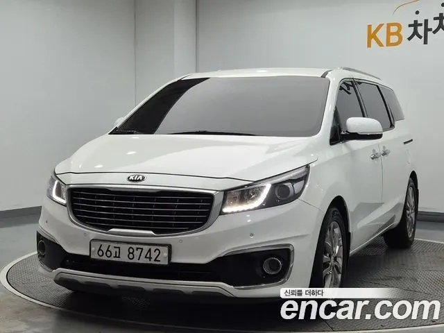 KIA CARNIVAL 2017 — 117 626 км, белый, Корея — под ключ — фото 1