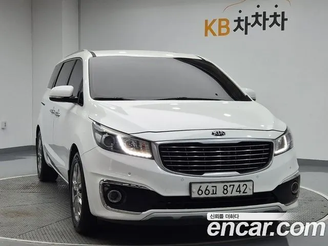 KIA CARNIVAL 2017 — 117 626 км, белый, Корея — под ключ — фото 2