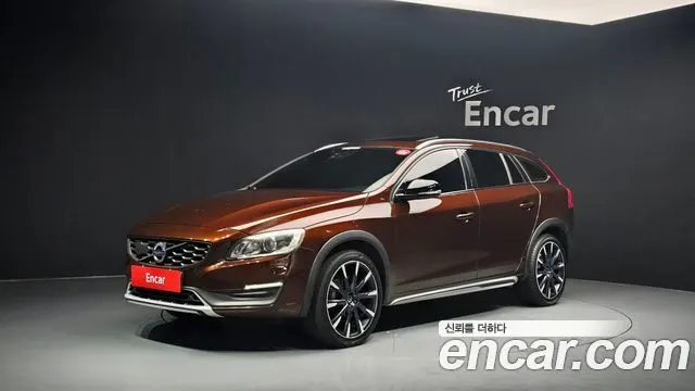 VOLVO V60 CROSS COUNTRY 2016 — 149 083 км, коричневый, Корея — под ключ — фото 1